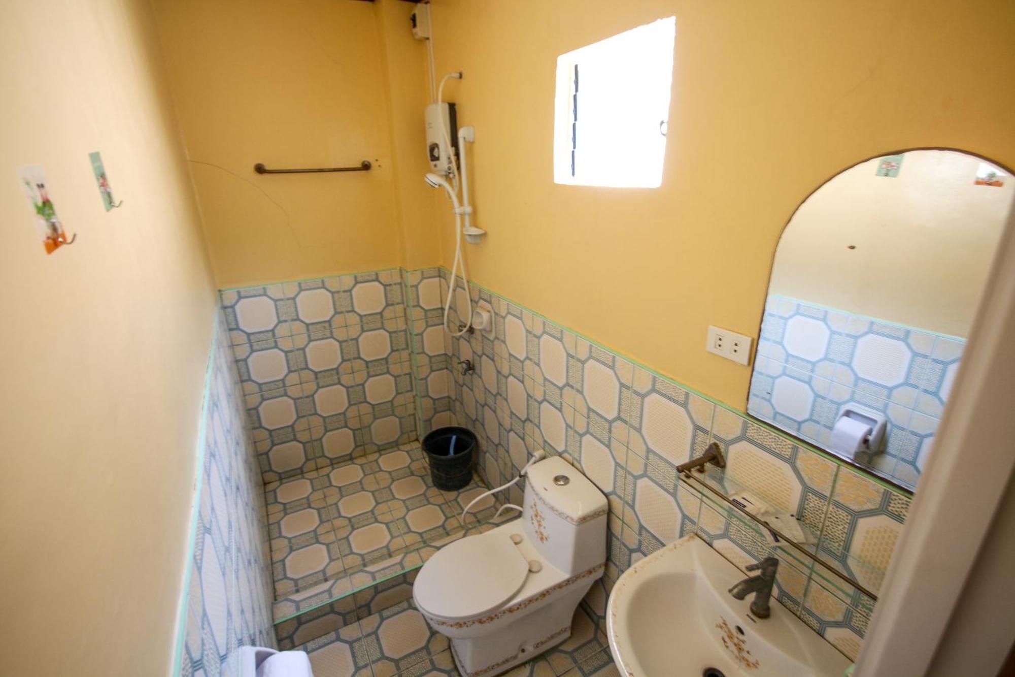 Bella Beach Resort Batangas Лиан Екстериор снимка