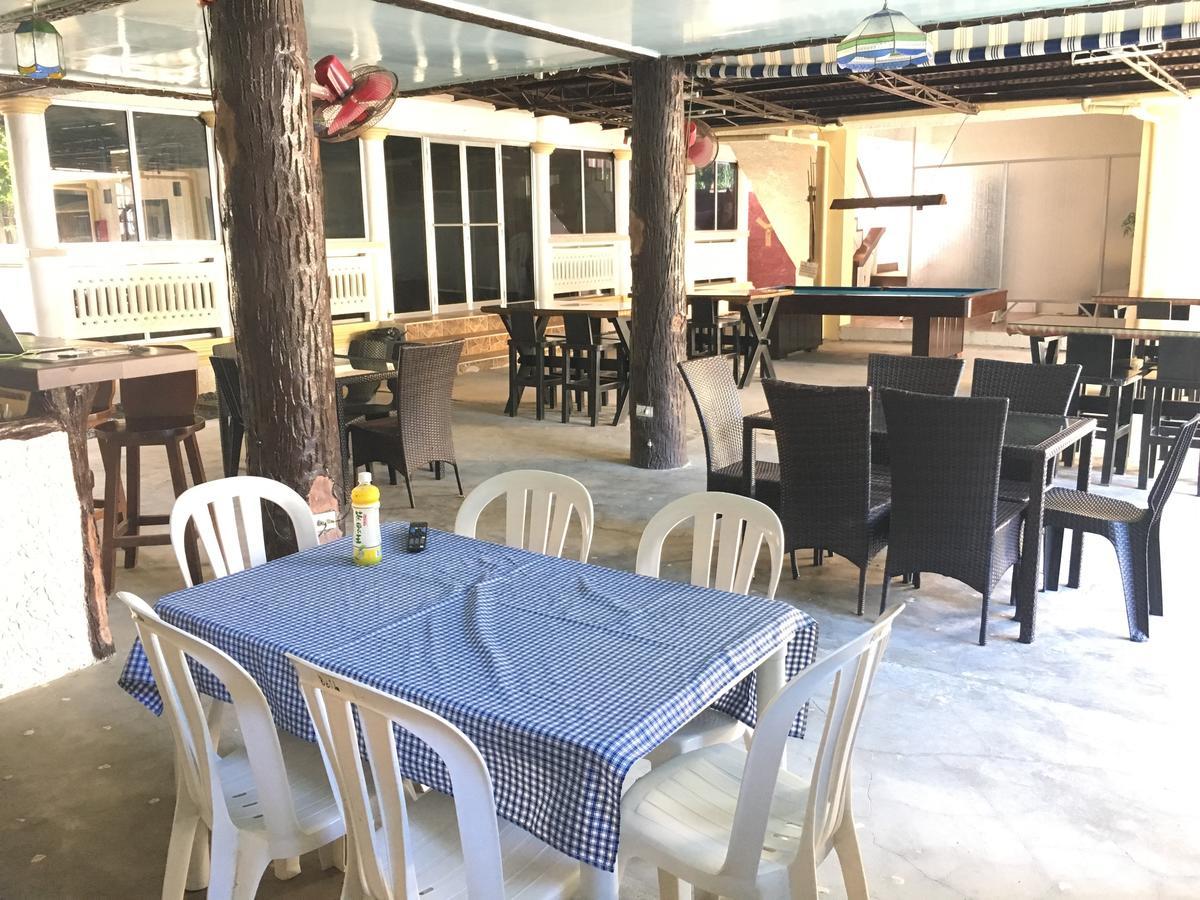 Bella Beach Resort Batangas Лиан Екстериор снимка